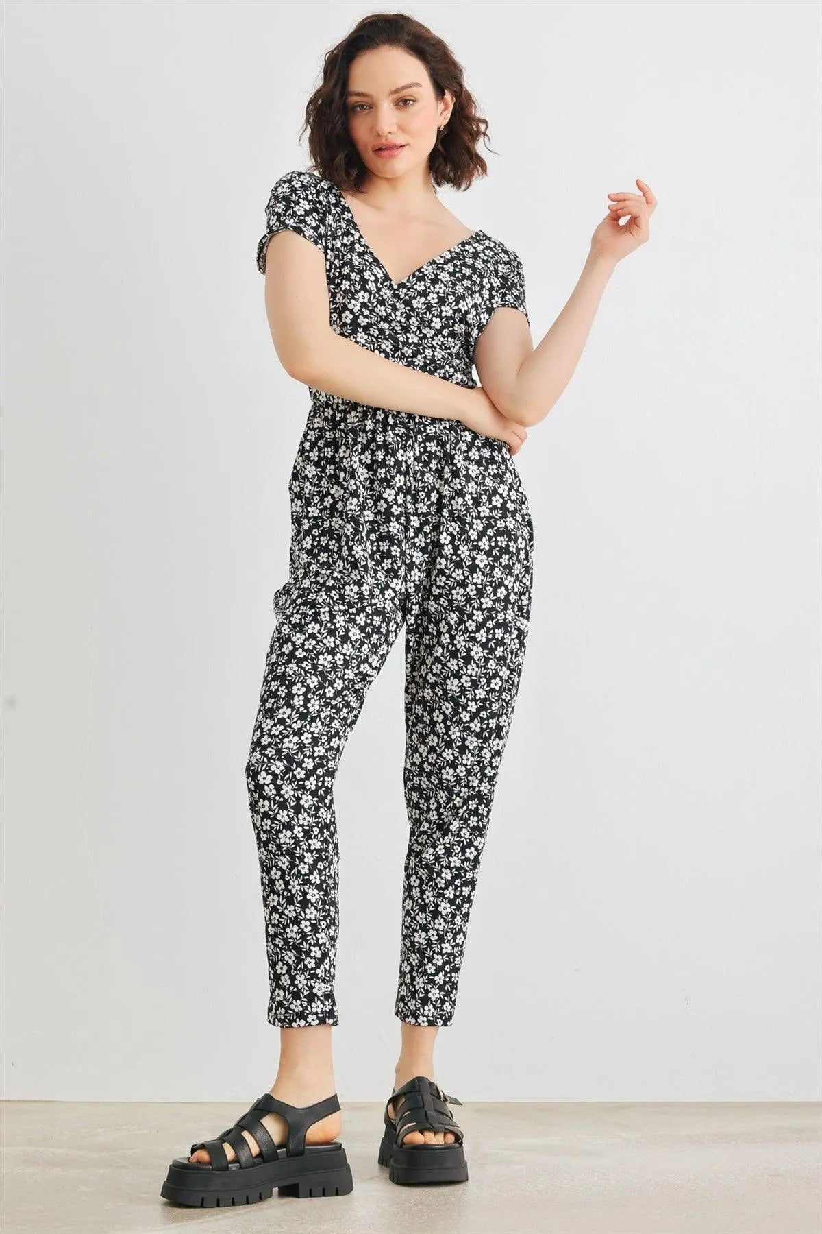 Black & White Floral Wrap Neck & Back Short Sleeve Two Pocket Jumpsuit /2-2-2