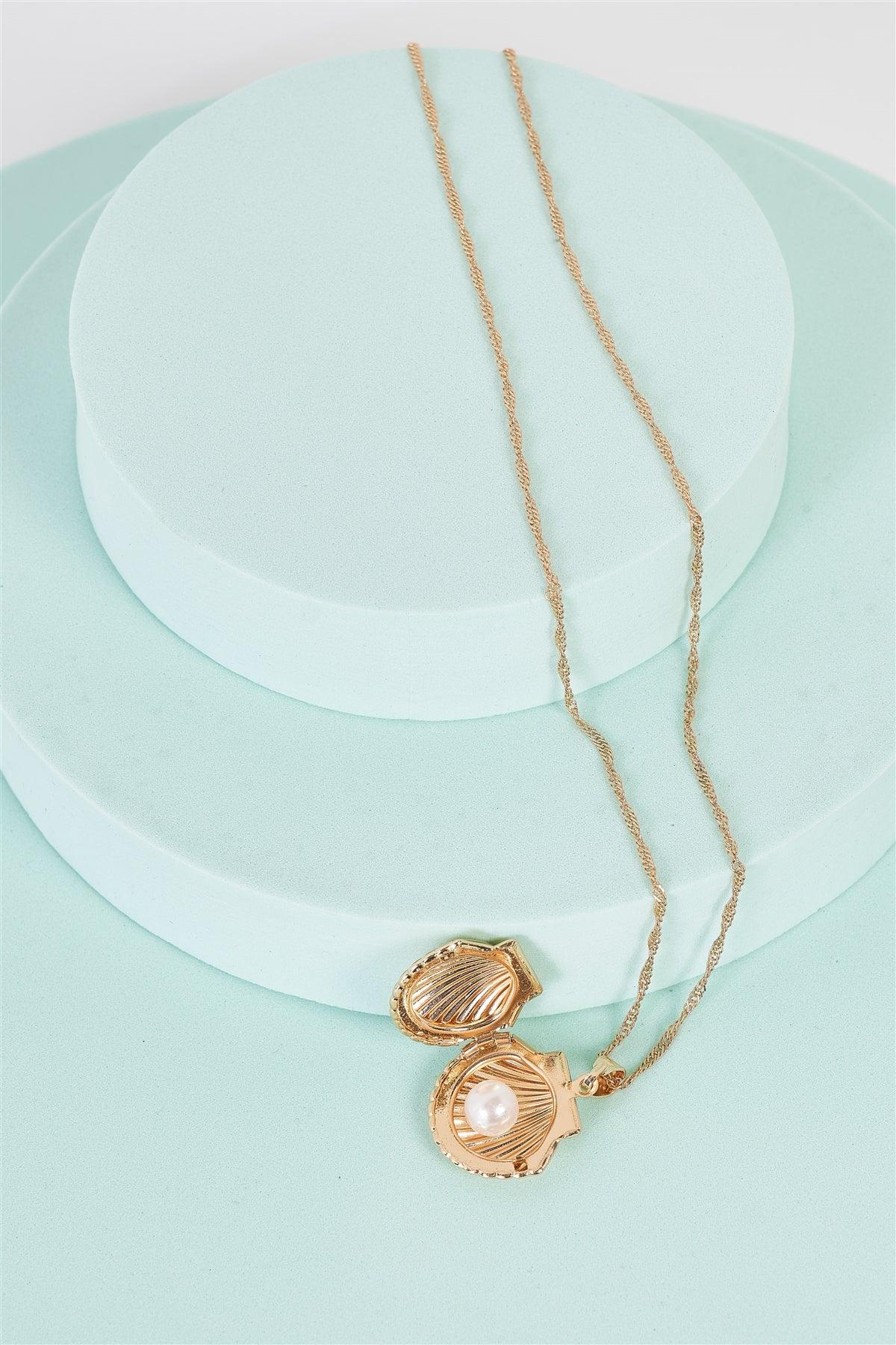 "Mermaid Treasure" Shell Clasp Medallion Chain Necklace