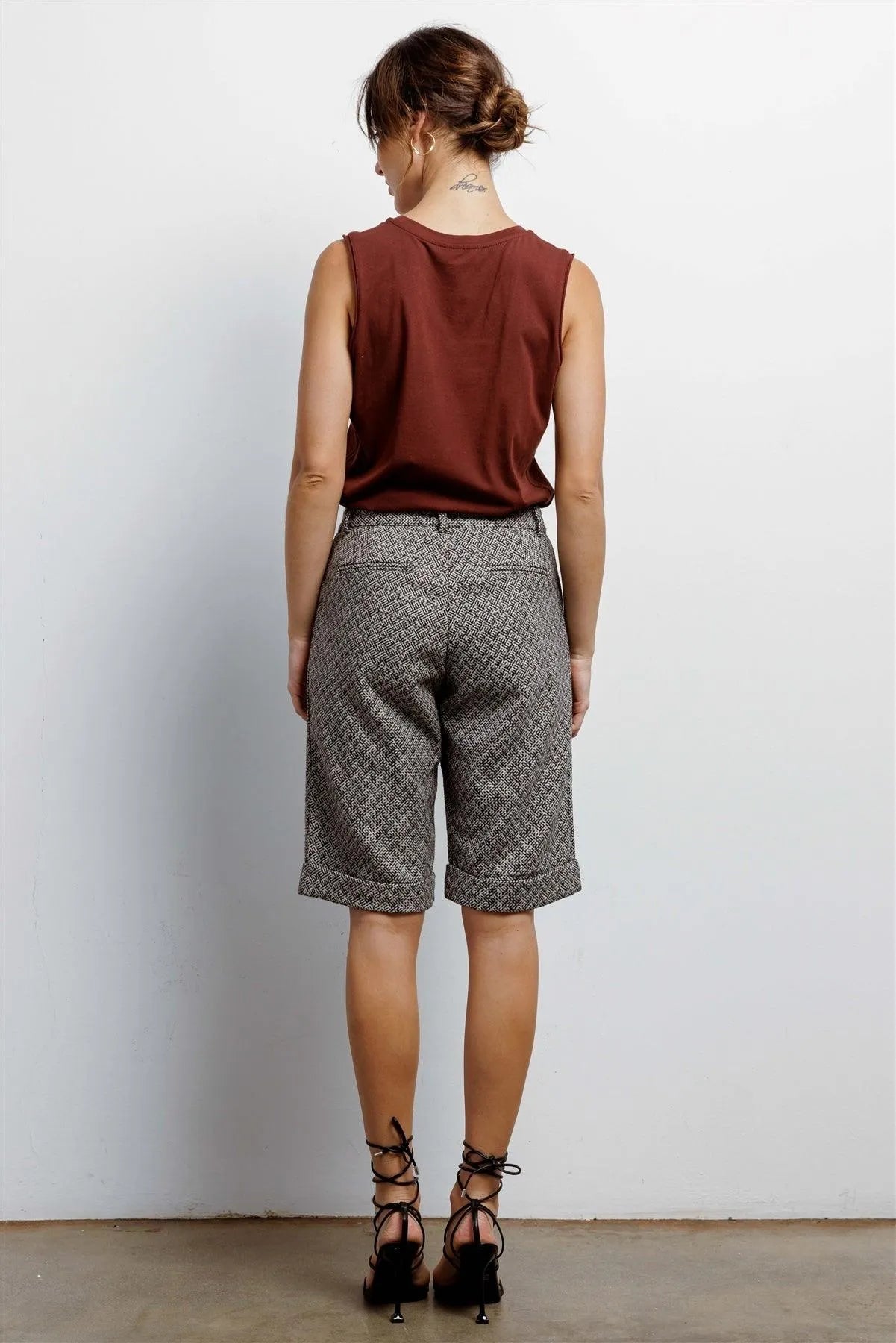 Black And White Knee Length Bermuda Plaid Shorts / 2-2-2