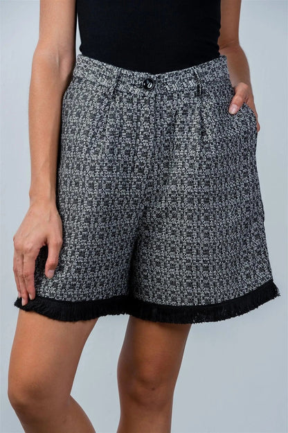 Black Frayed Hem Knee Length Shorts / 1-3-3