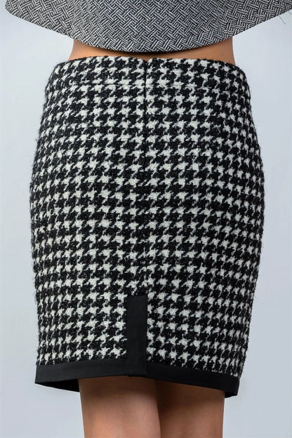 Black And White Houndstooth Mini Skirt / 2-2-2