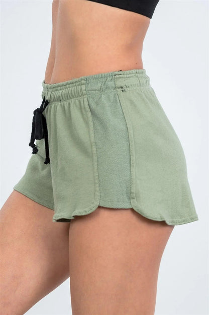 Avocado Contrast Drawstring Waist Shorts /3-2-1