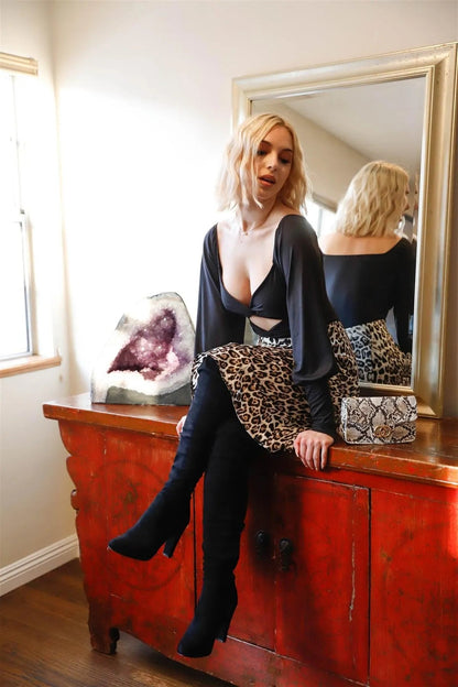 Black Front Double Twist Cut-Out Details Leg-Of-Mutton Long Sleeve Bodysuit /2-2-1