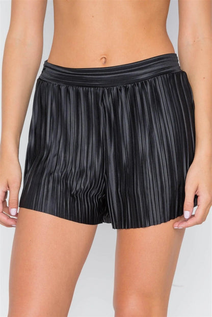 Black Accordion Pleat Mid-Rise Shorts /3-2-1