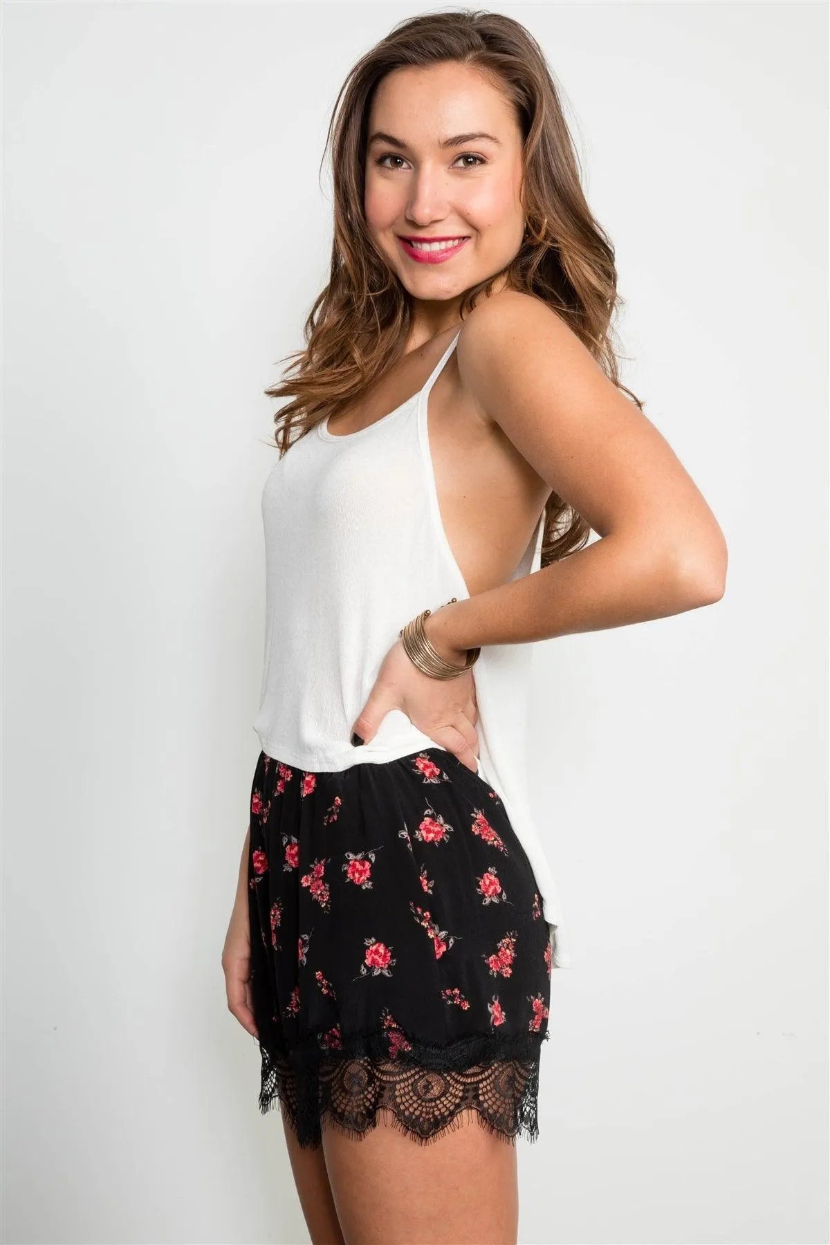 Black Floral Print With Lace Trim Hem Shorts /3-2-1