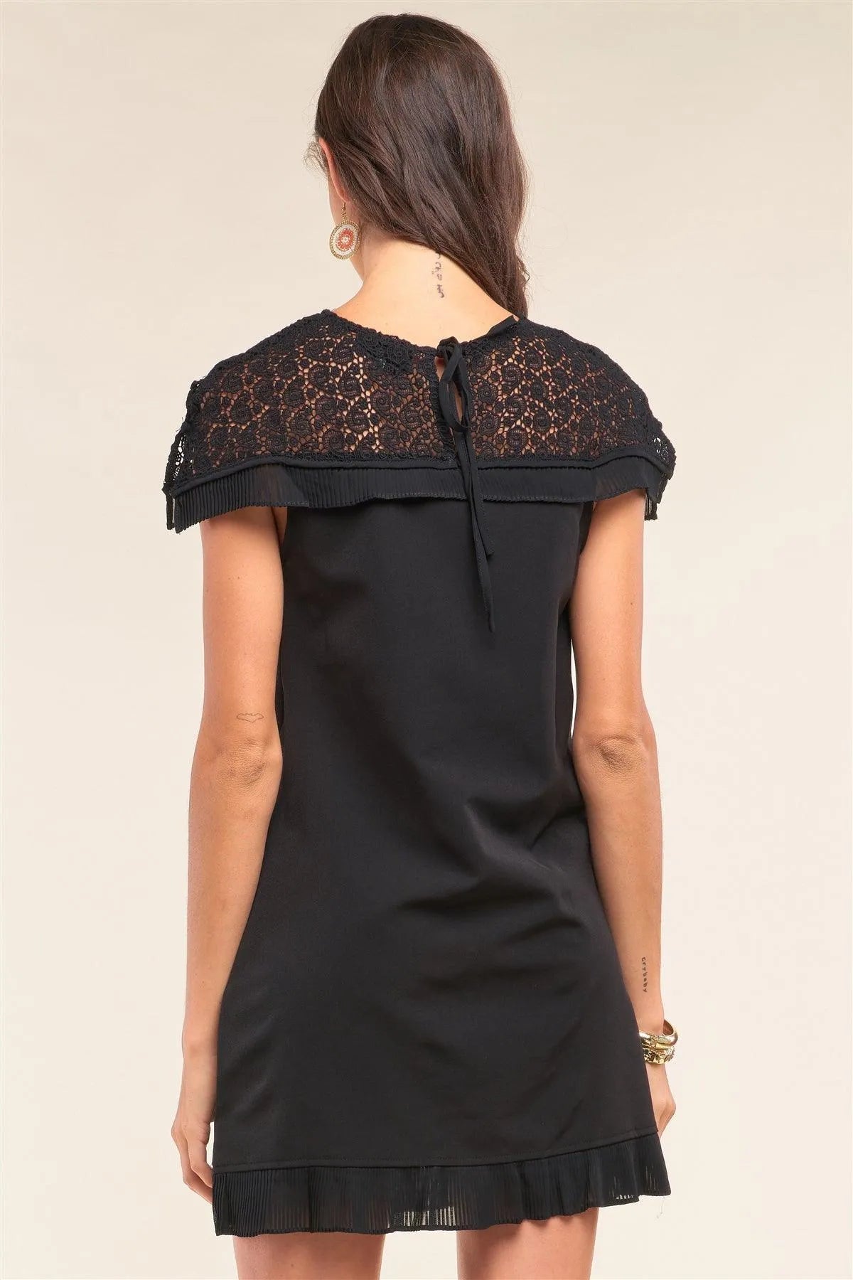 Black Crochet Lace Trim Self-Tie Crew Neck Pleated Hem Detail Relaxed Fit Mini Dress /1-3-1