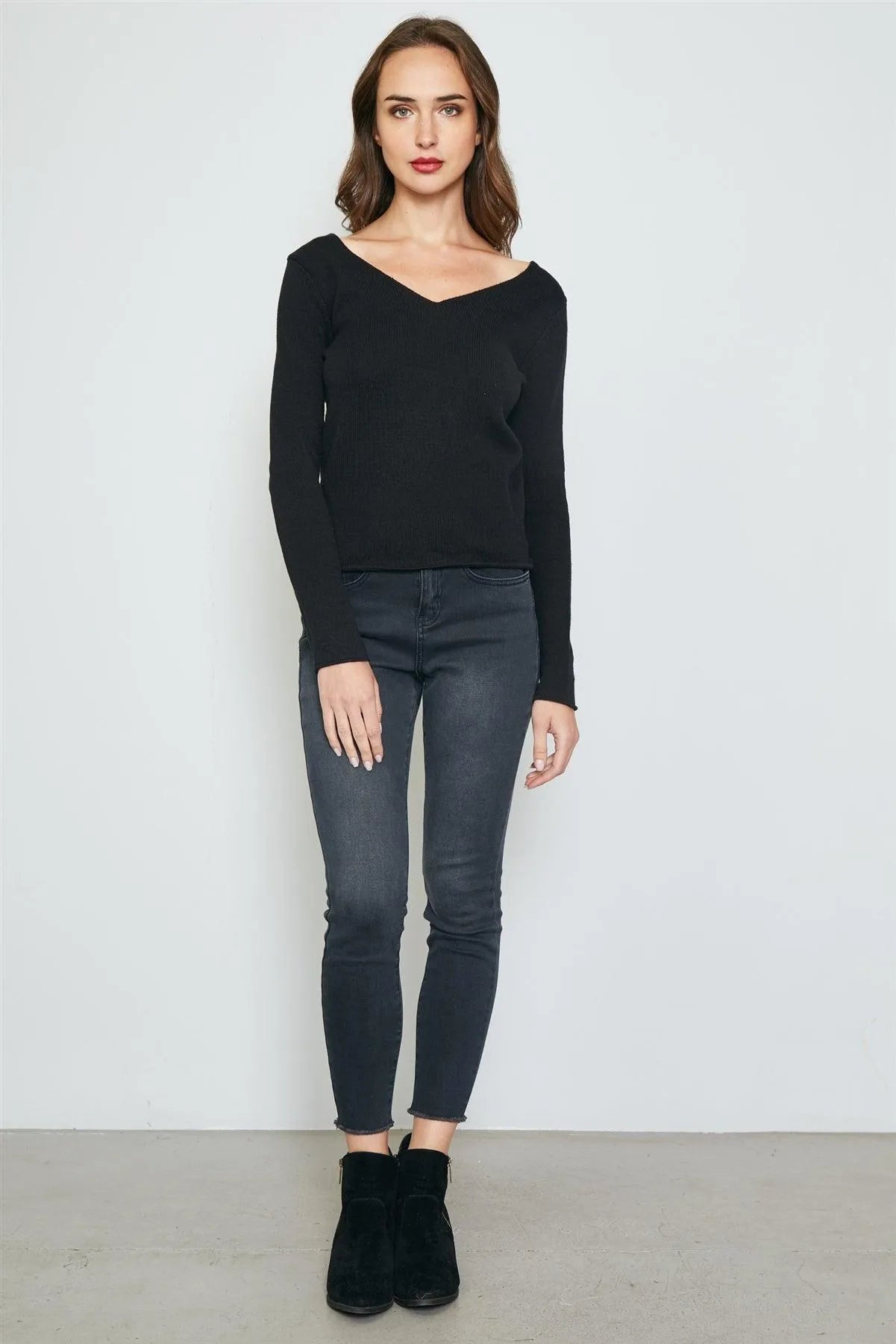 Black Back Cut Out Sweater /3-2-1